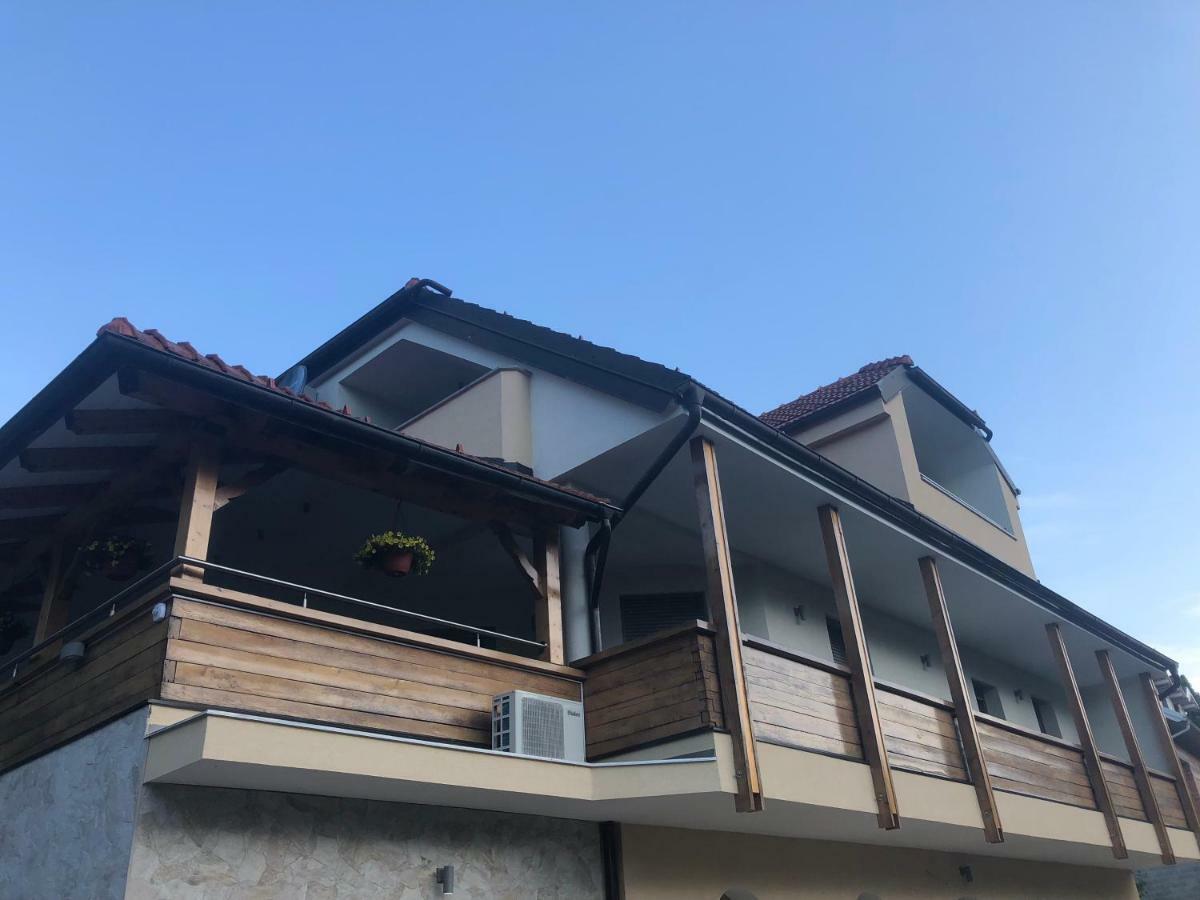 Apartmani Izvor - 图赫尔斯克利普利采 外观 照片